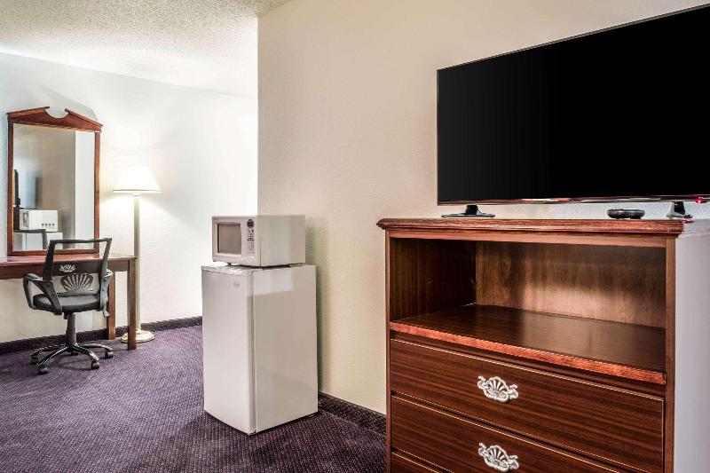 Quality Inn Redgranite image