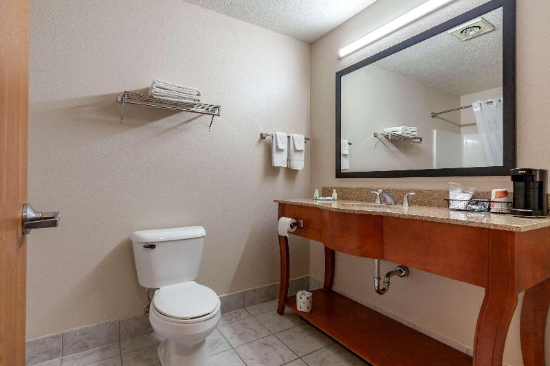 Quality Inn Redgranite image