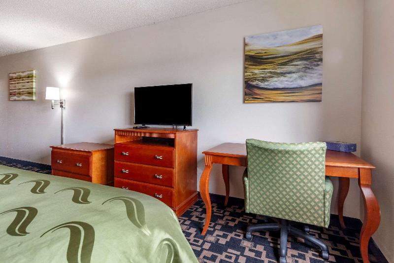 Quality Inn Redgranite image