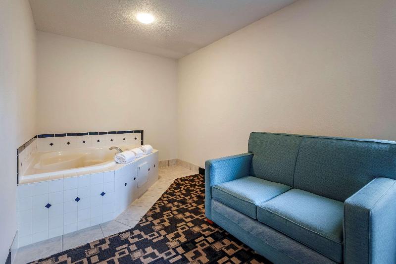 Quality Inn Redgranite image