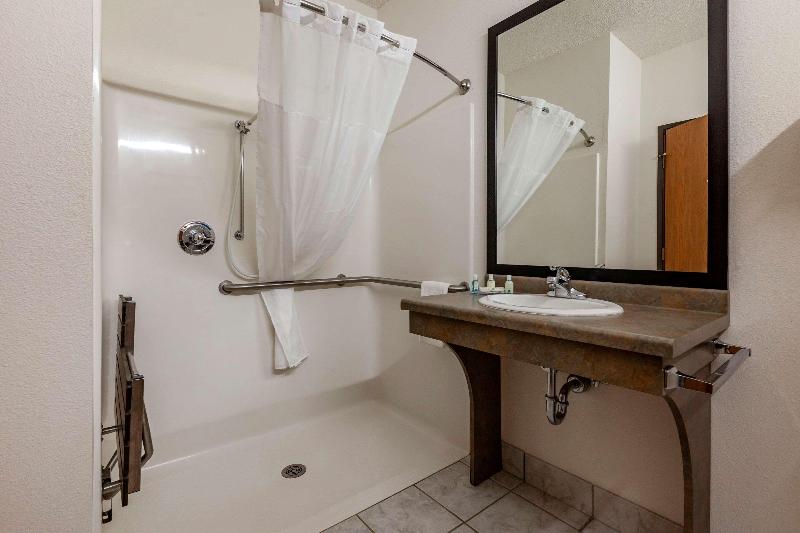 Quality Inn Redgranite image