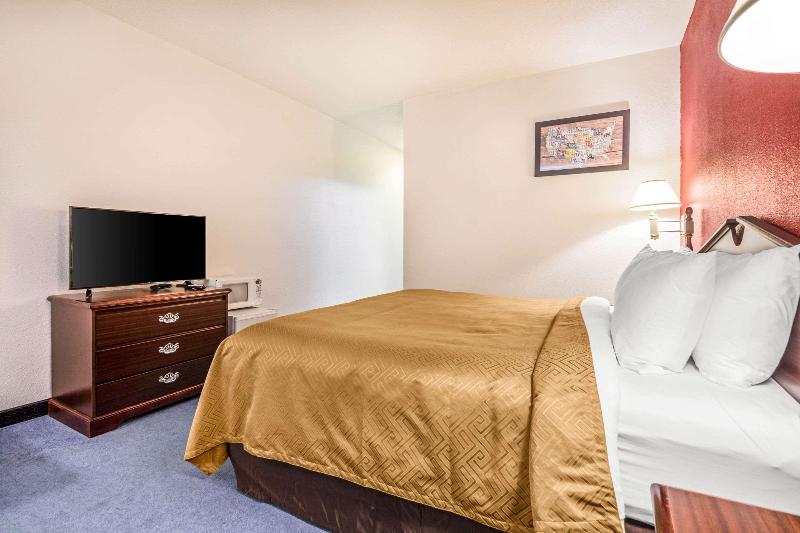 Quality Inn Redgranite image
