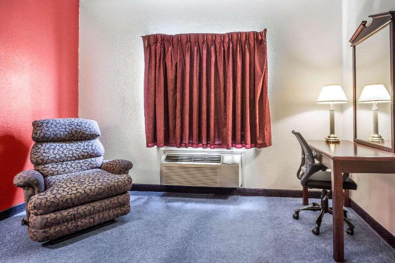 Quality Inn Redgranite image