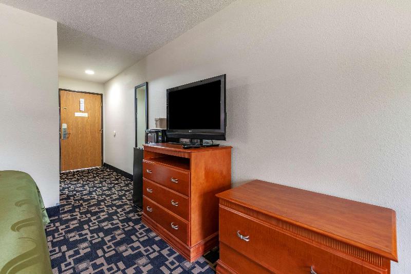 Quality Inn Redgranite image