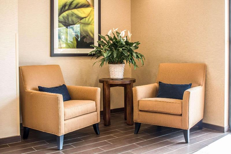 Comfort Suites Hartville-North Canton image