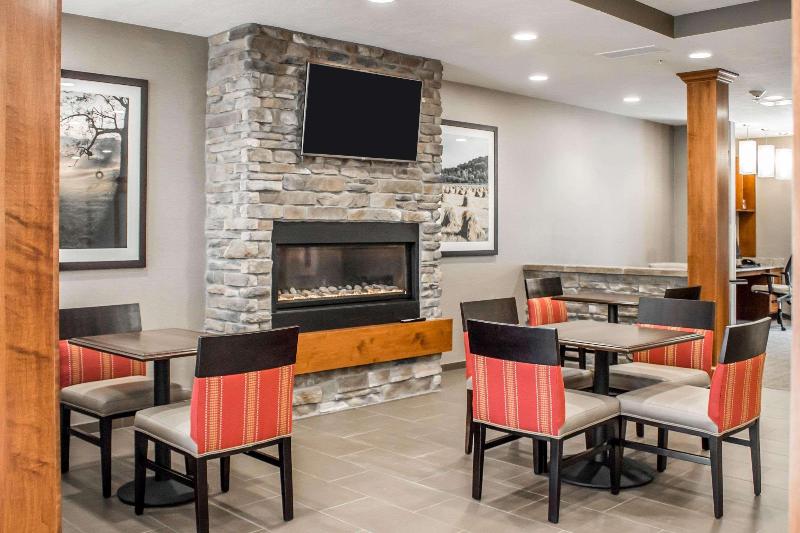 Comfort Suites Hartville-North Canton image