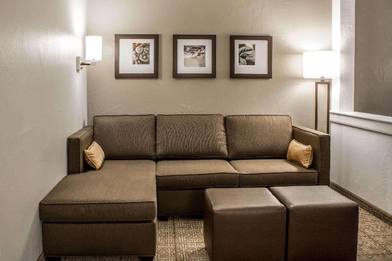 Comfort Suites Hartville-North Canton image