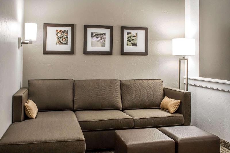 Comfort Suites Hartville-North Canton image