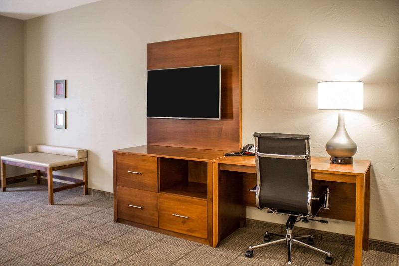 Comfort Suites Hartville-North Canton image