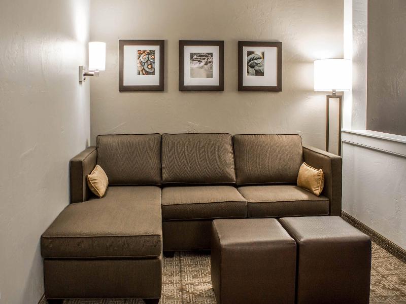 Comfort Suites Hartville-North Canton image