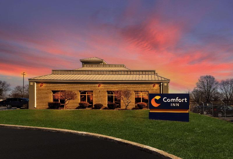 Comfort Inn Huntington Near University image