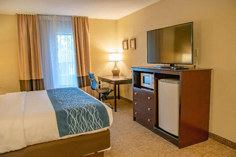 Comfort Inn Huntington Near University image