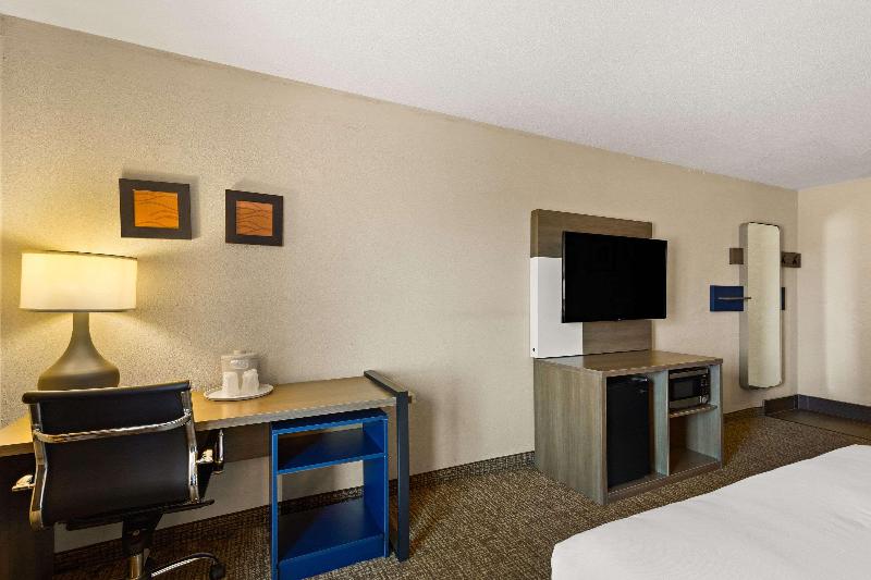 Comfort Inn Huntington Near University image