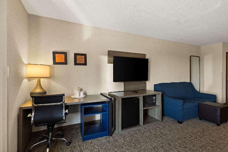 Comfort Inn Huntington Near University image