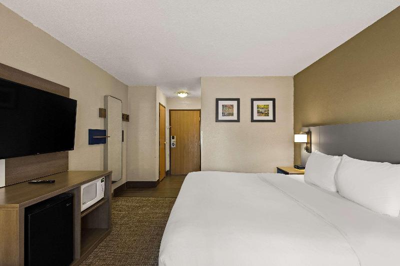 Comfort Inn Huntington Near University image