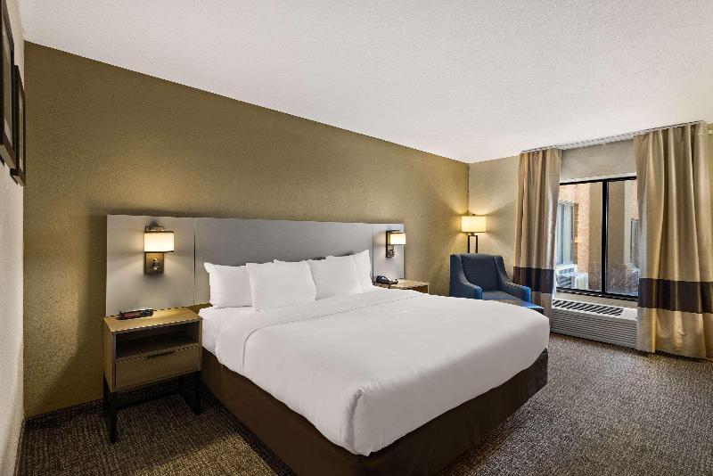 Comfort Inn Huntington Near University image