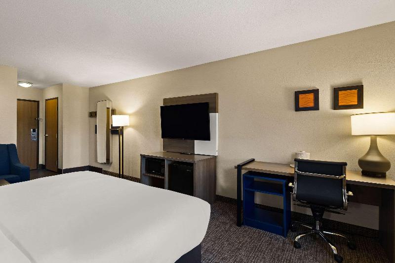 Comfort Inn Huntington Near University image