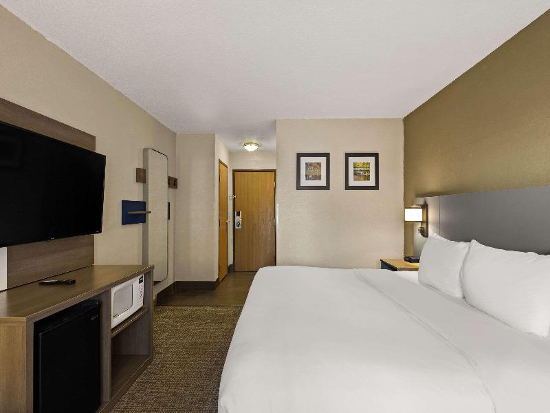 Comfort Inn Huntington Near University image
