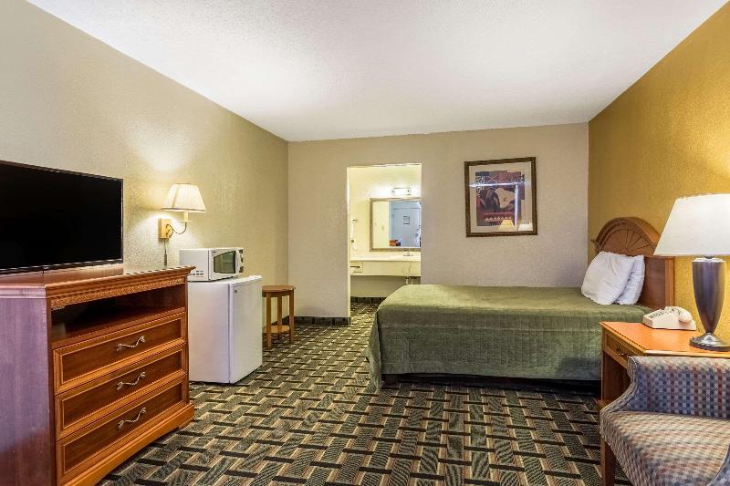 Rodeway Inn Denmark-Jackson image