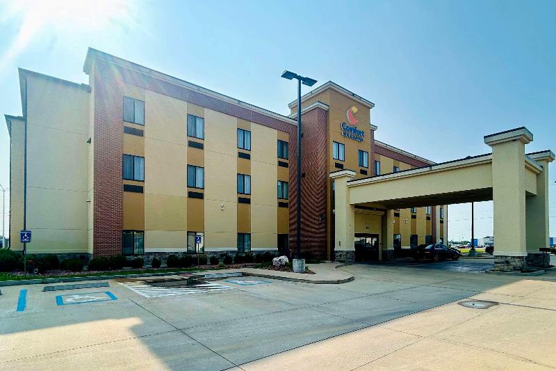Comfort Inn & Suites Independence image