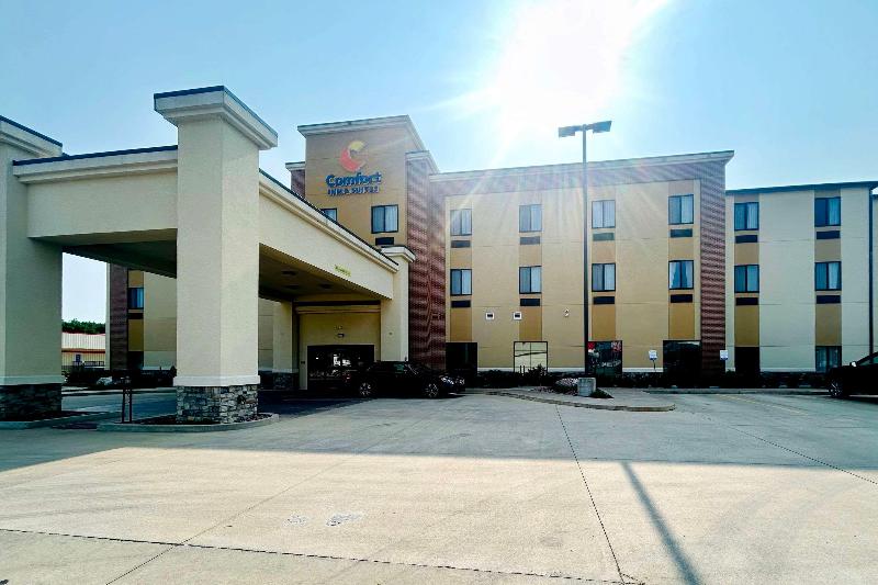 Comfort Inn & Suites Independence image