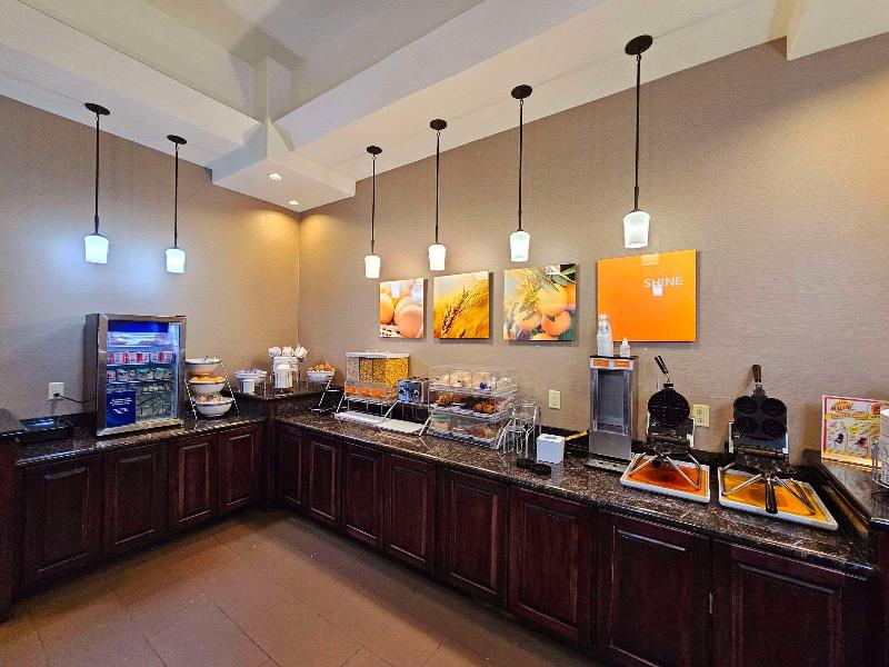 Comfort Inn & Suites Independence image