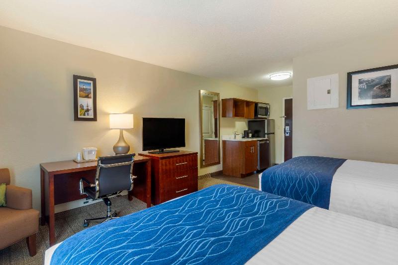 Comfort Inn Danvers- Boston image