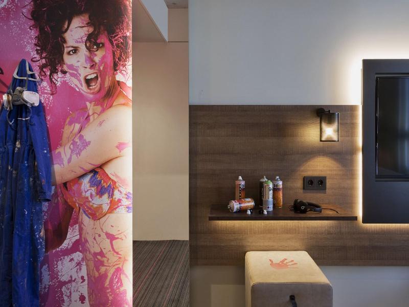 Moxy Frankfurt East image