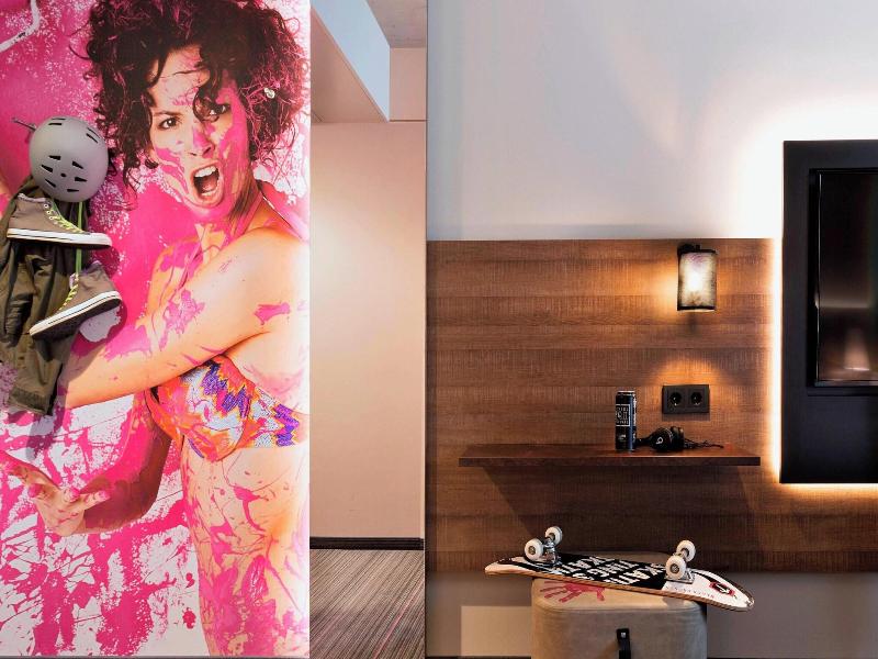 Moxy Frankfurt East image