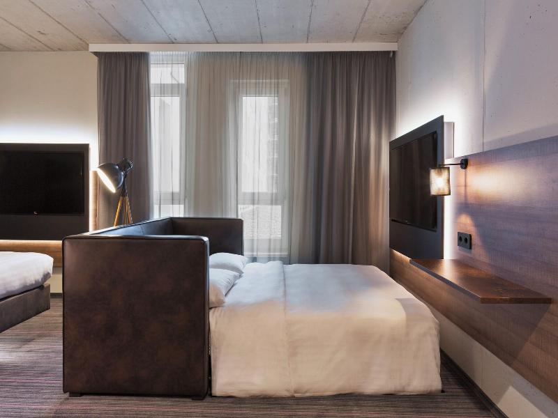 Moxy Frankfurt East image