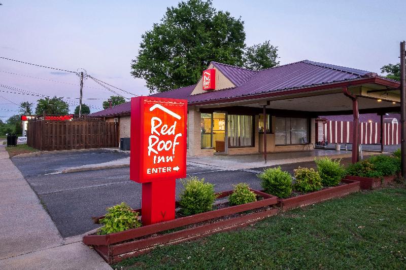 Red Roof Inn Starkville - University image