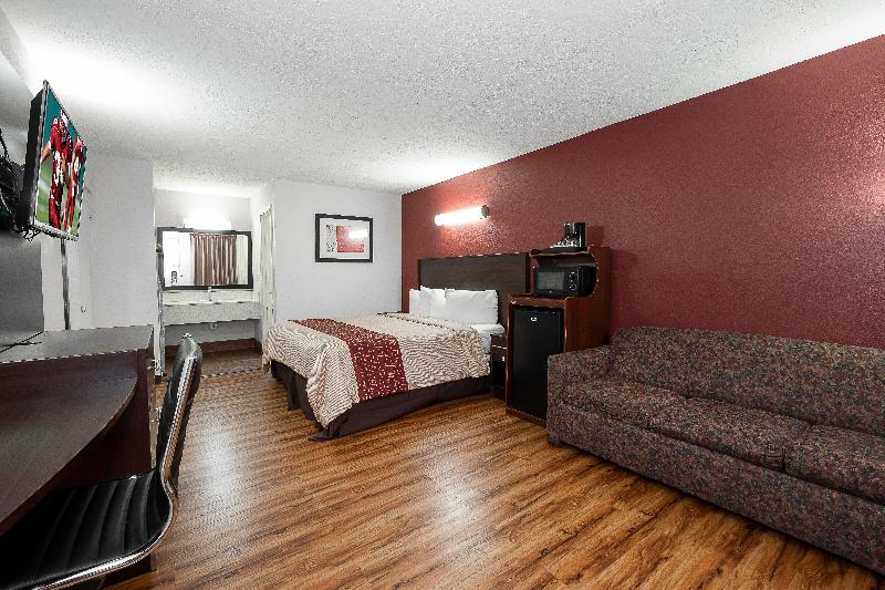 Red Roof Inn Starkville - University image
