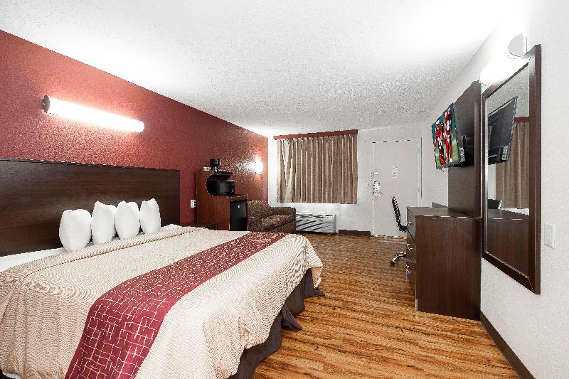 Red Roof Inn Starkville - University image