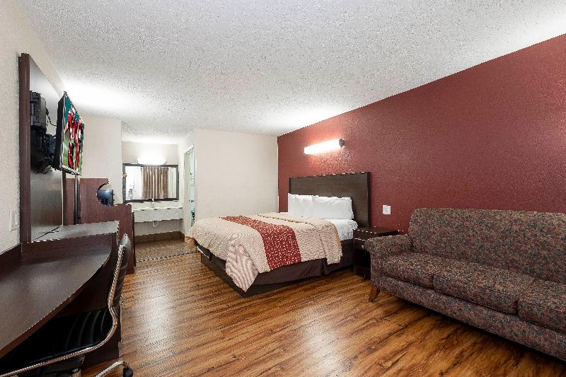Red Roof Inn Starkville - University image