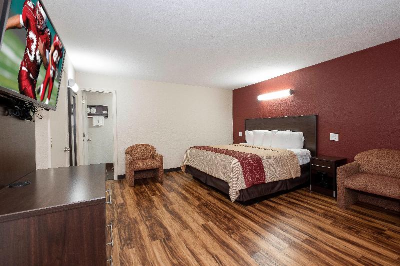 Red Roof Inn Starkville - University image