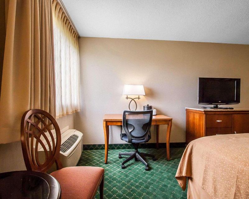 Quality Inn Cairo I-57 image