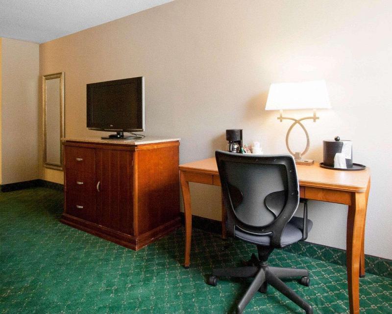 Quality Inn Cairo I-57 image