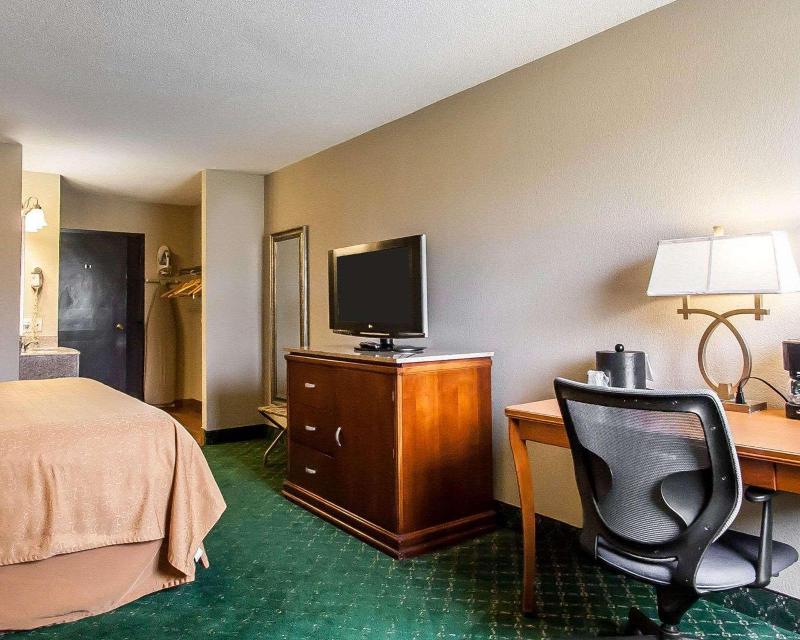 Quality Inn Cairo I-57 image