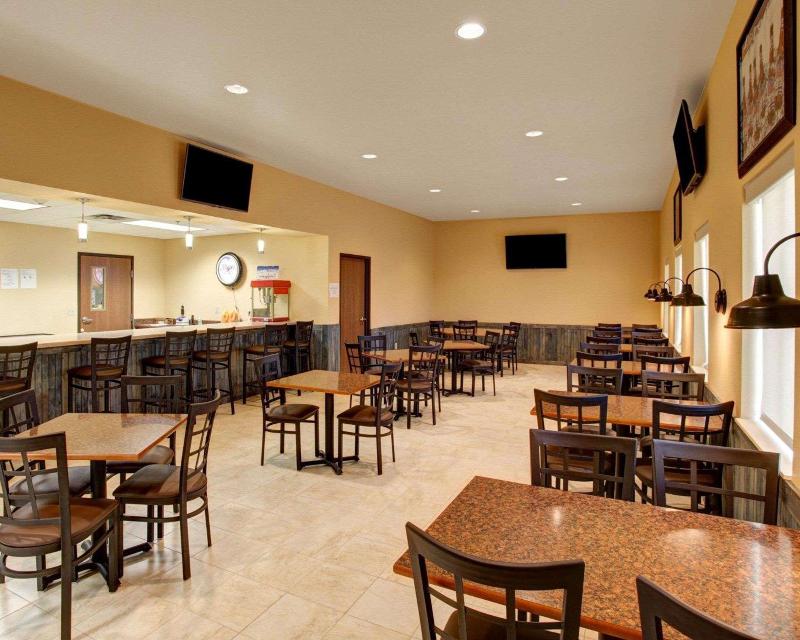 Rodeway Inn & Suites Phillipsburg — exterior view