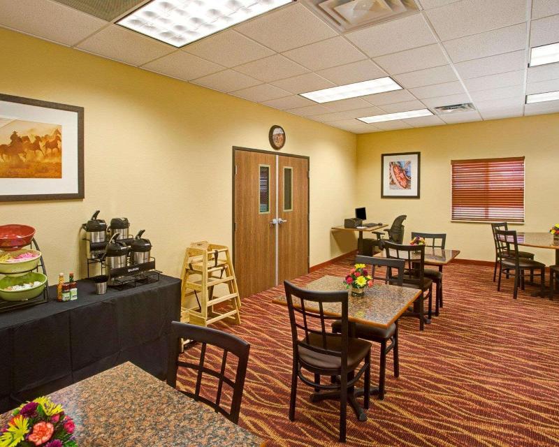 Rodeway Inn & Suites Phillipsburg