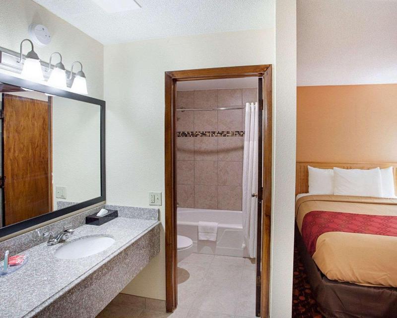 Econo Lodge Phillipsburg image