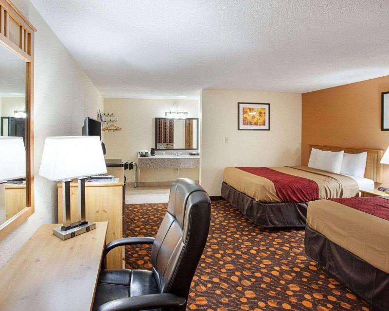 Econo Lodge Phillipsburg image 7