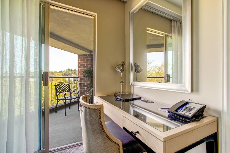 Woodmark Hotel & Still Spa image