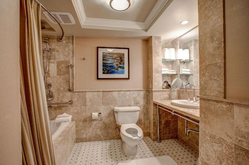 Woodmark Hotel & Still Spa image