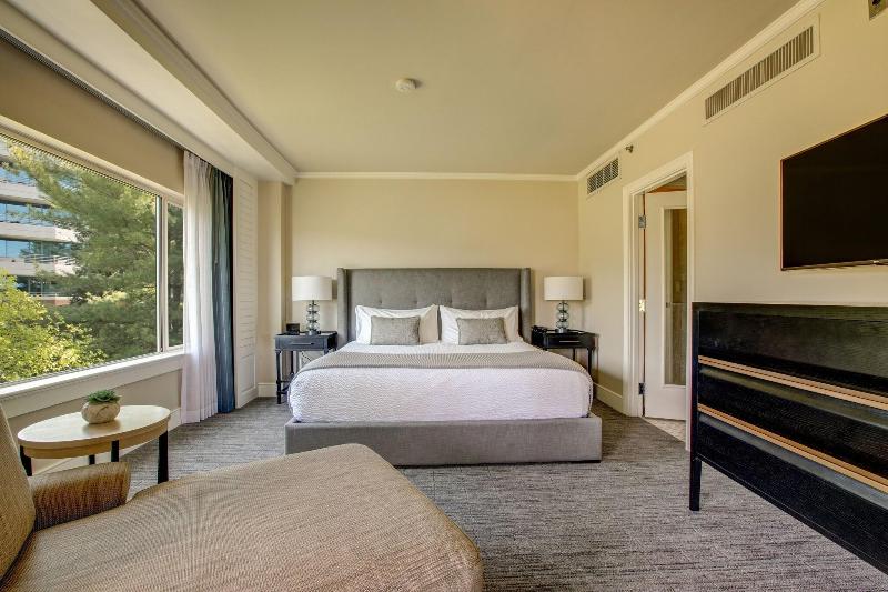 Woodmark Hotel & Still Spa image