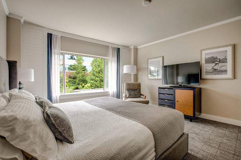 Woodmark Hotel & Still Spa image
