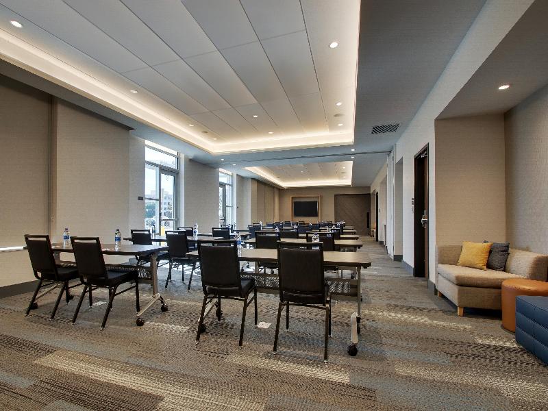 Hyatt House Oak Brook image