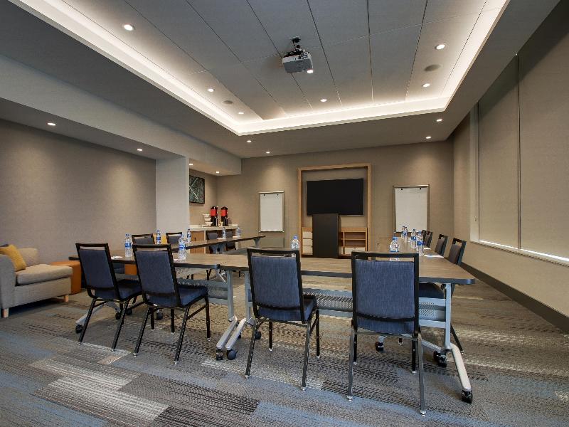 Hyatt House Oak Brook image