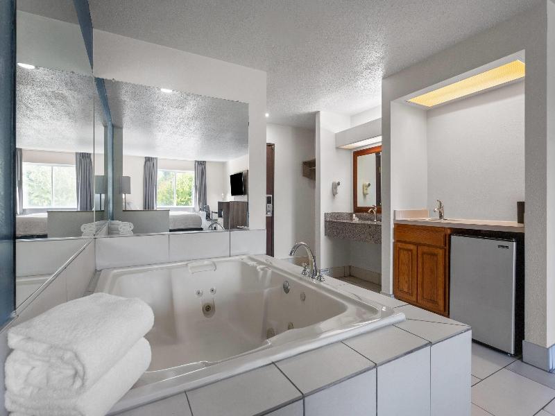 Baymont by Wyndham Piqua image
