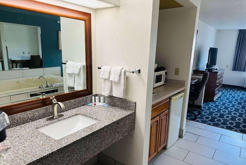 Baymont by Wyndham Piqua image
